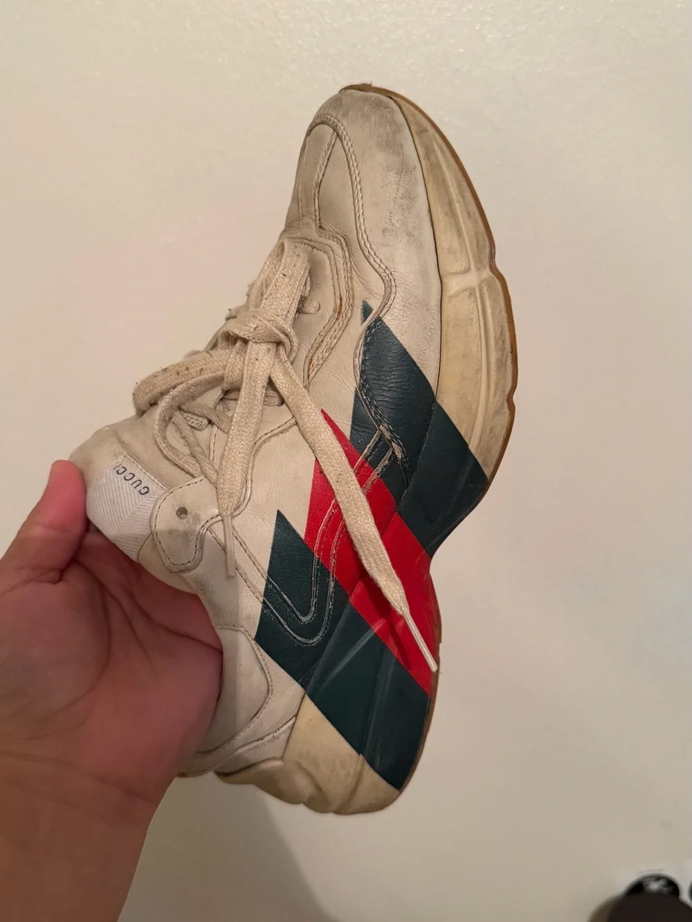 Gucci Off-White Leather Low-Top Sneakers - Fits like a size 8 it’s size 6 1/2